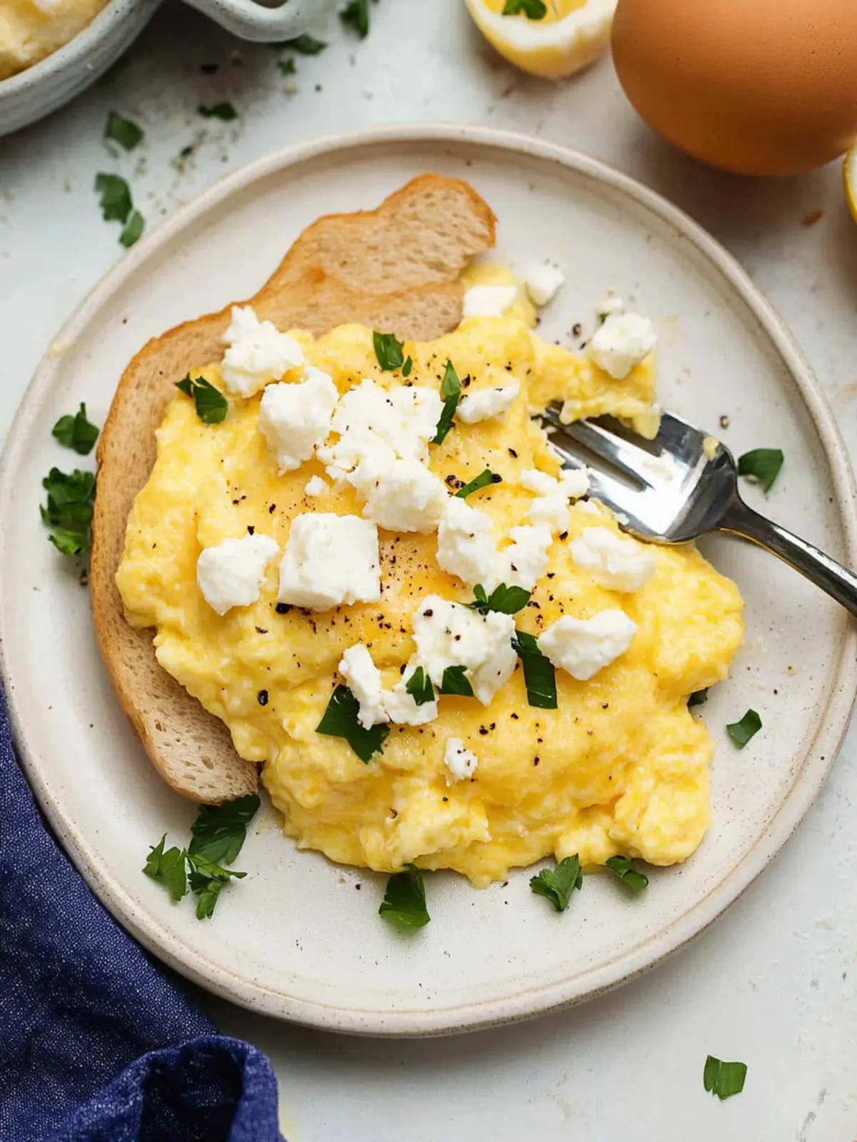 Delicious Goat Cheese Scrambled Eggs for a Flavor Boost 3 Goat Cheese Scrambled Eggs
